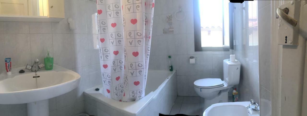 Piso En El Humedo, Al Lado Plaza Mayor レオン エクステリア 写真