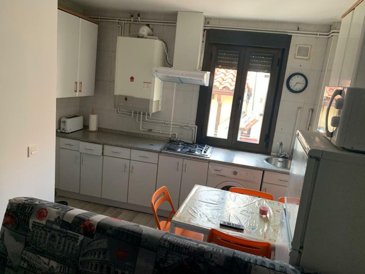 Piso En El Humedo, Al Lado Plaza Mayor レオン エクステリア 写真